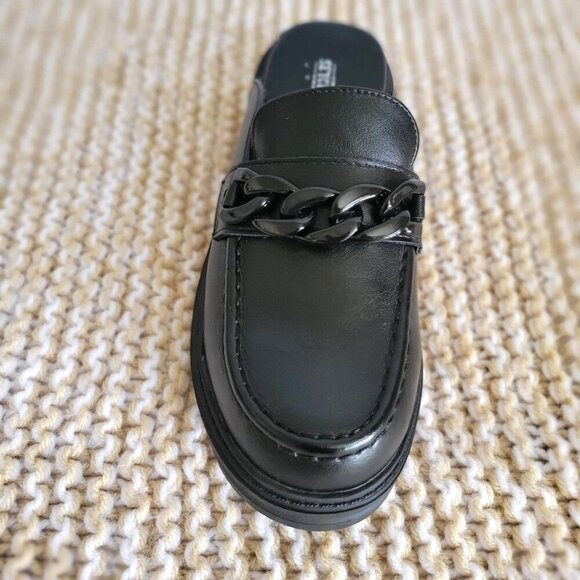 Seychelles Women's Black Faux Leather Chain Loafers Size 6M Slip-On Chunky Sole - Picture 2 of 9